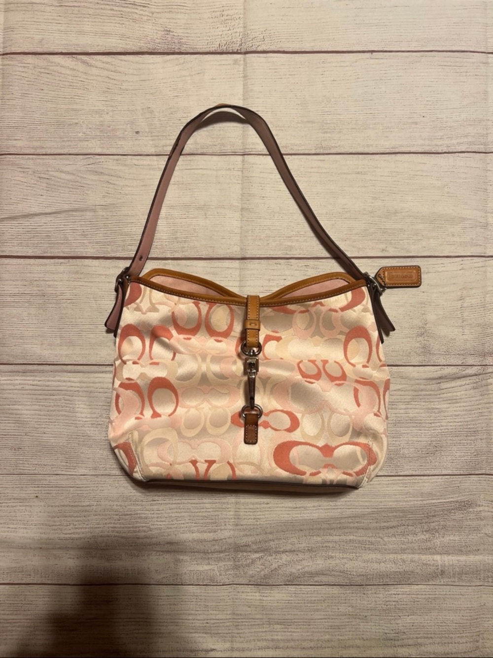 Coach hamptons Cream and Pink Signature hobo Shoulder Bag in pink optic